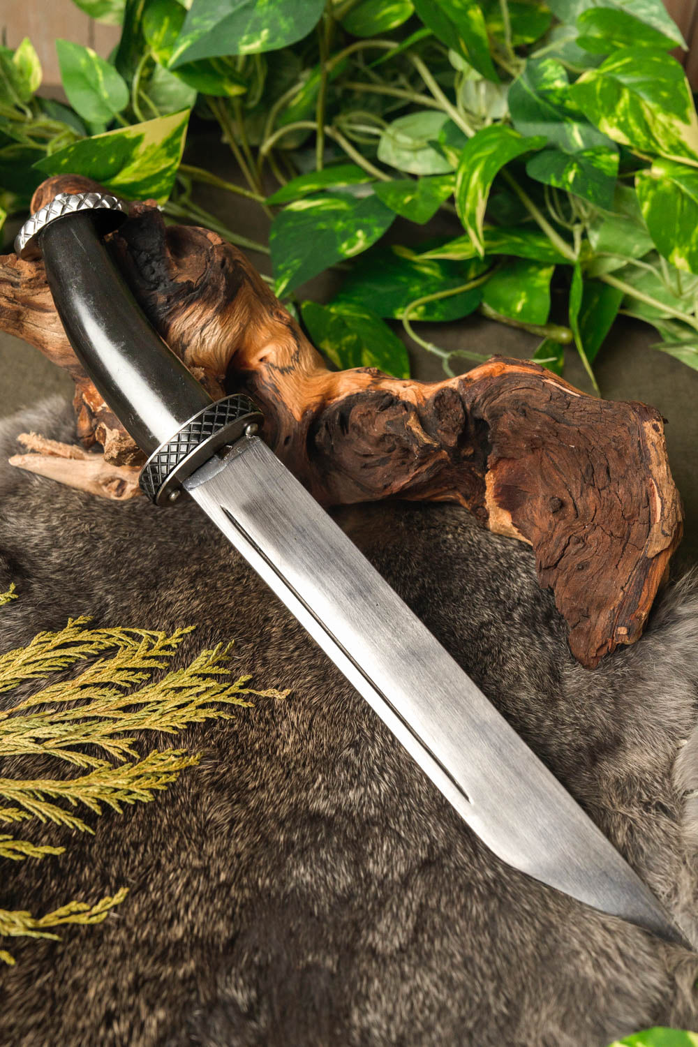 Dark short seax, semi-sharp