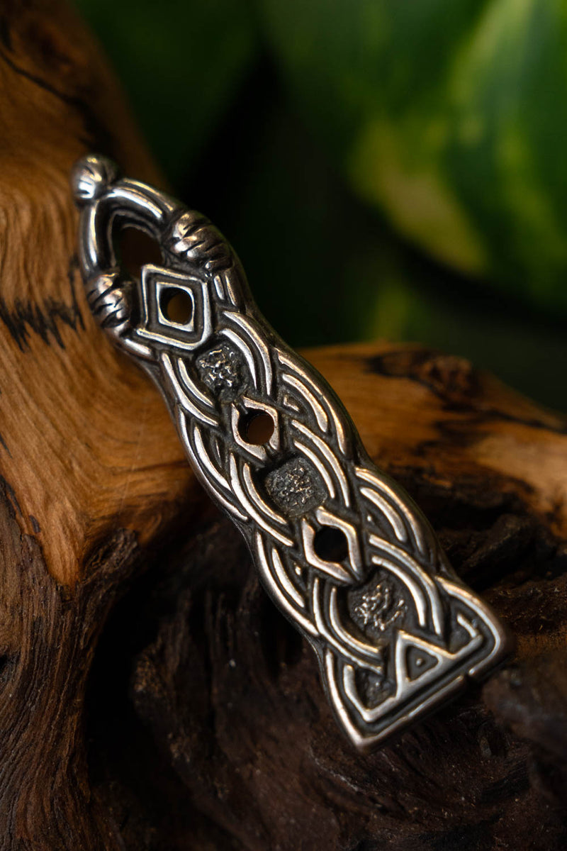 Lengüeta de cinturón Birka estilo Borre, plateada