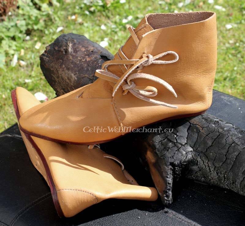 Ankle boots, 1300–1600, brown