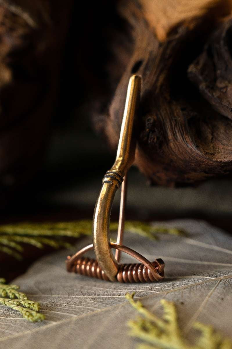 Germanic crossbows fibula East Prussia, bronze