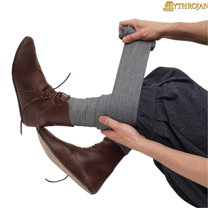 Winingas med ravnefibulaer, sildebensmønster, uldblanding