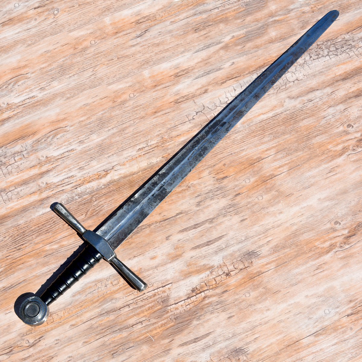 Medieval training sword old, blunt (battle-ready)