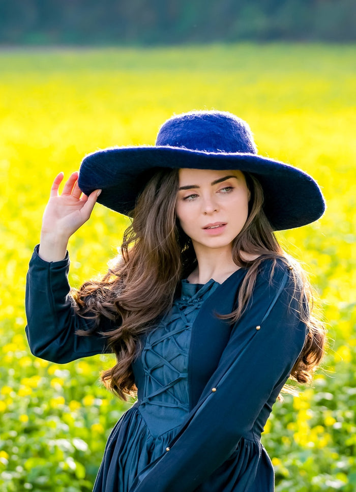 Historical felt hat with brim, blue