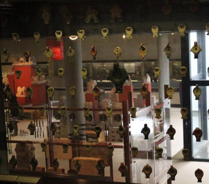 Romersk olielampe med løve