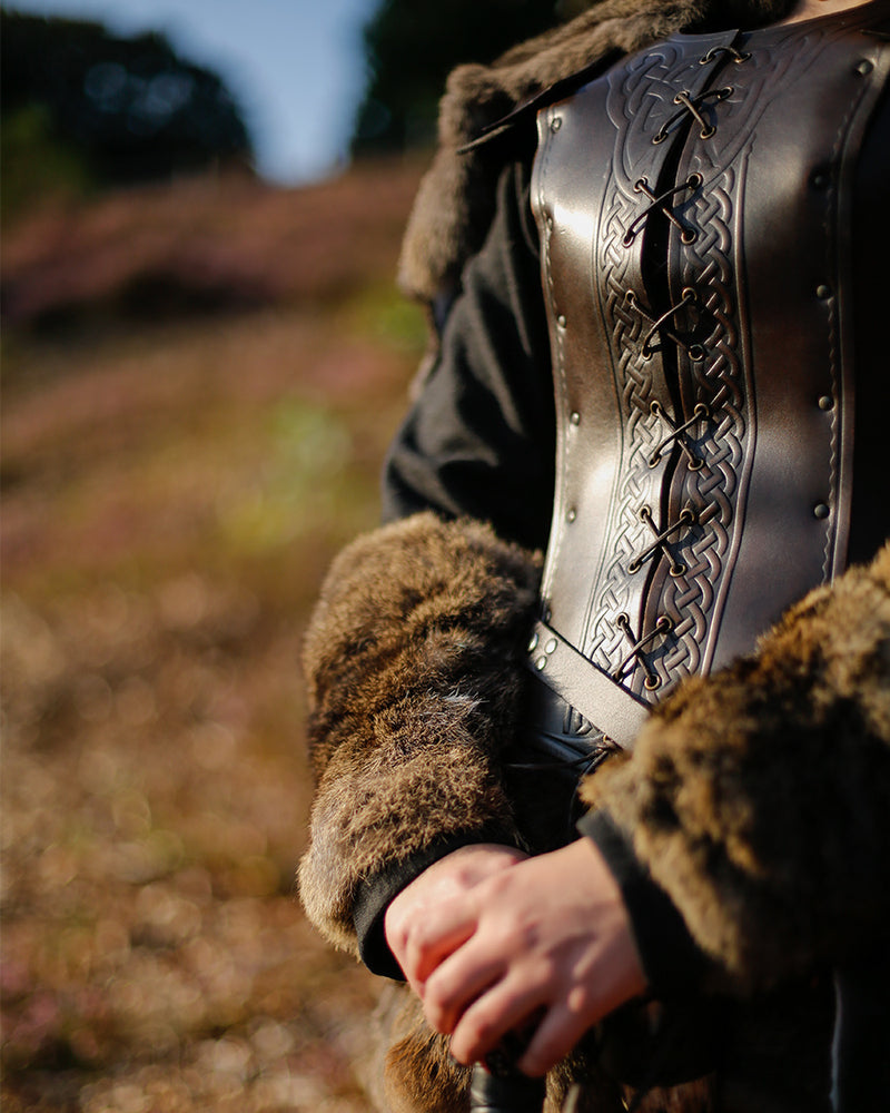 Naramiennik Torstein, futrzany, brązowy