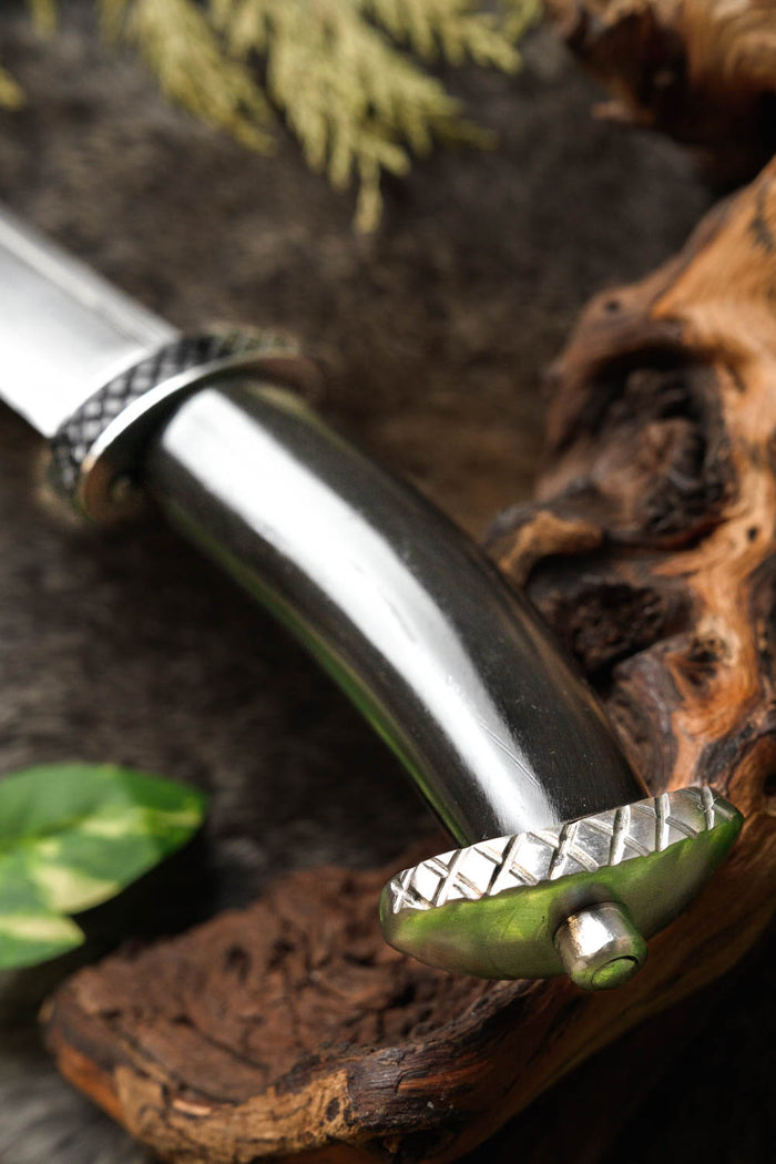 Dark short seax, semi-sharp