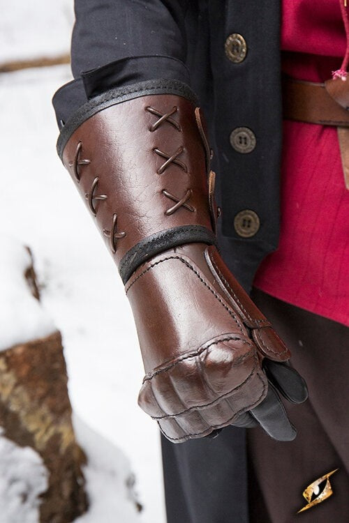 Leather gauntlet, Right hand
