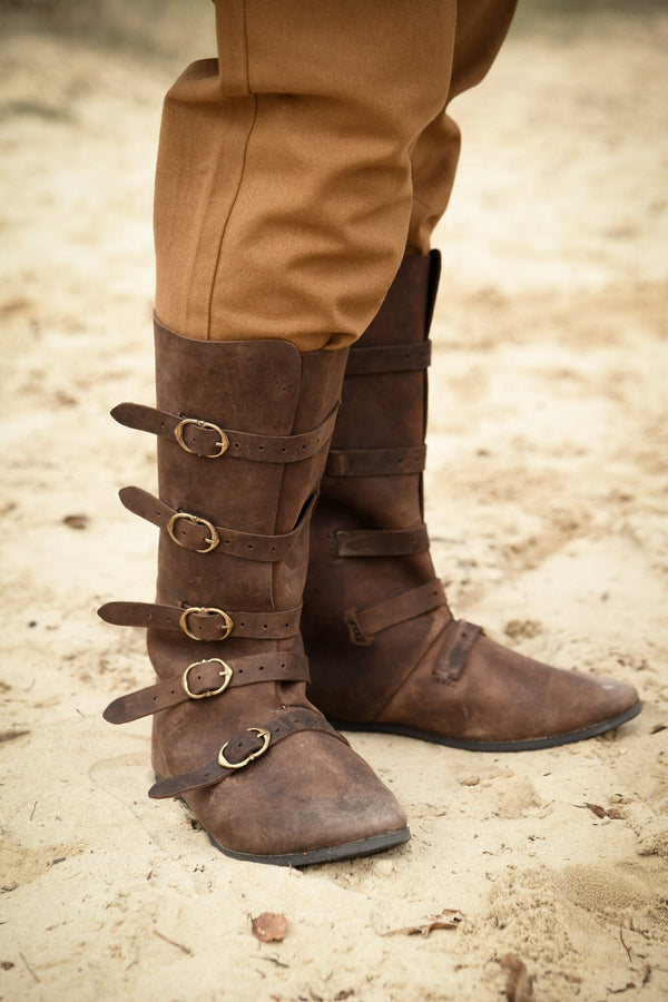 Boots with buckles, brown