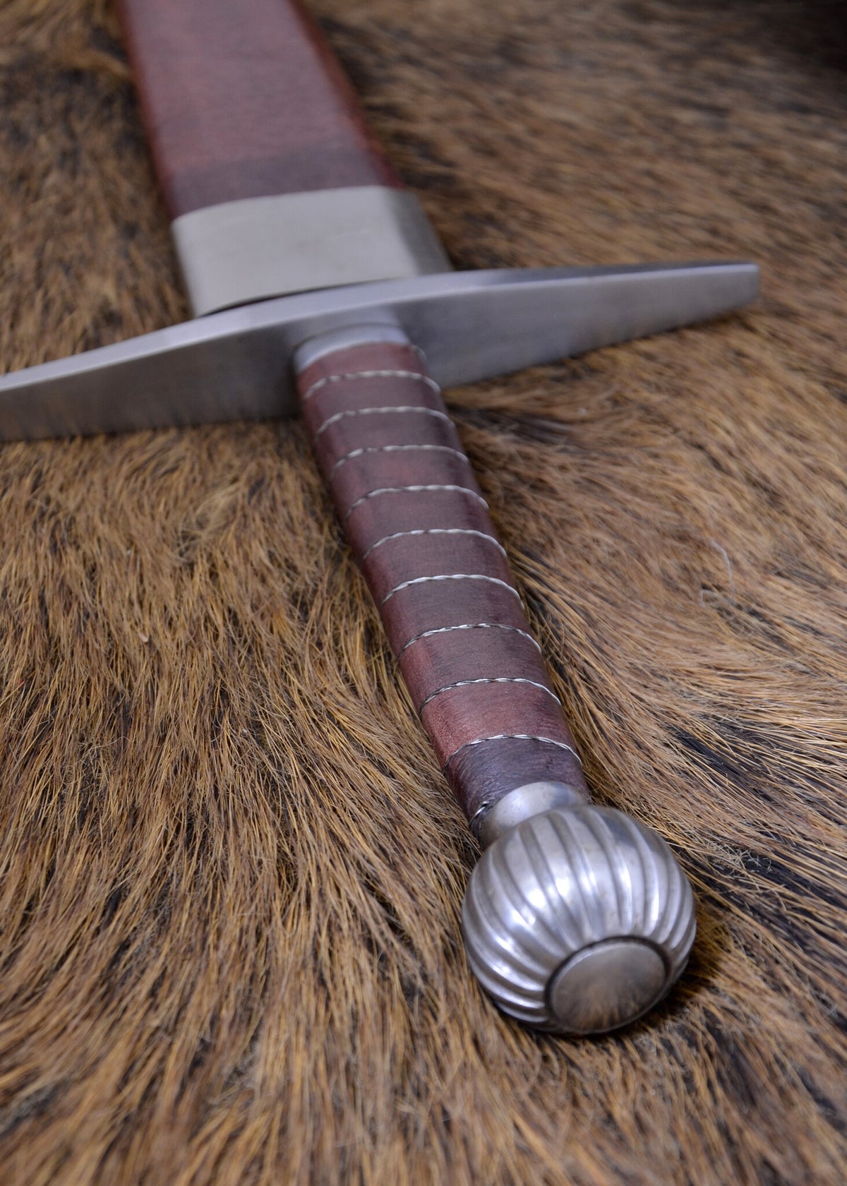 Hand-and-a-half sword Oakeshott type XIIIa, semi-sharp