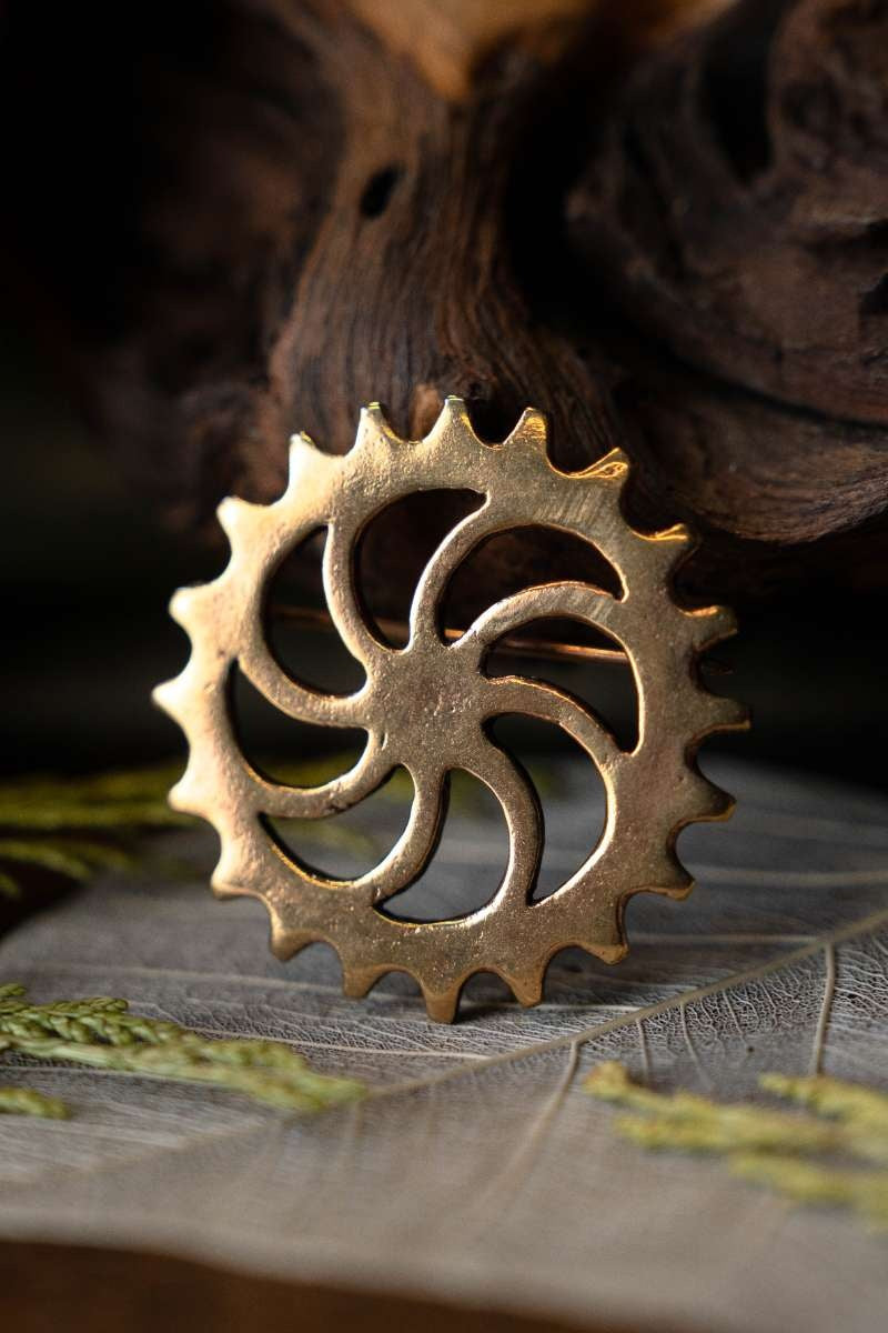 Roman disc fibula sun wheel, bronze