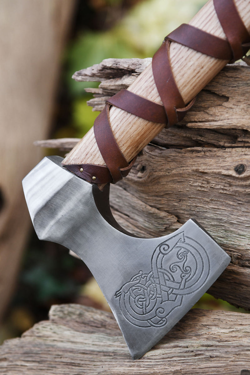 Ascia vichinga, tipo D, incisa, semi-affilata