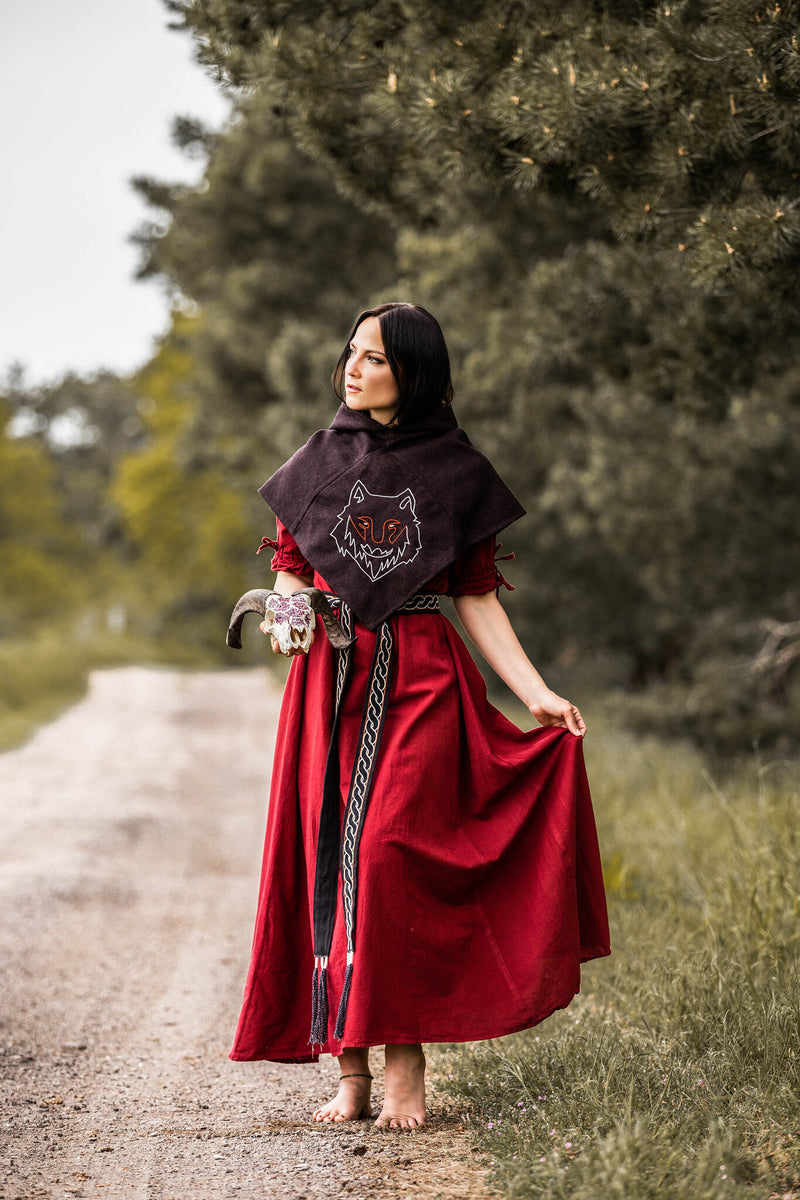 Skjoldehamm kaproen Halfdan met wolf, bruin, wolmix