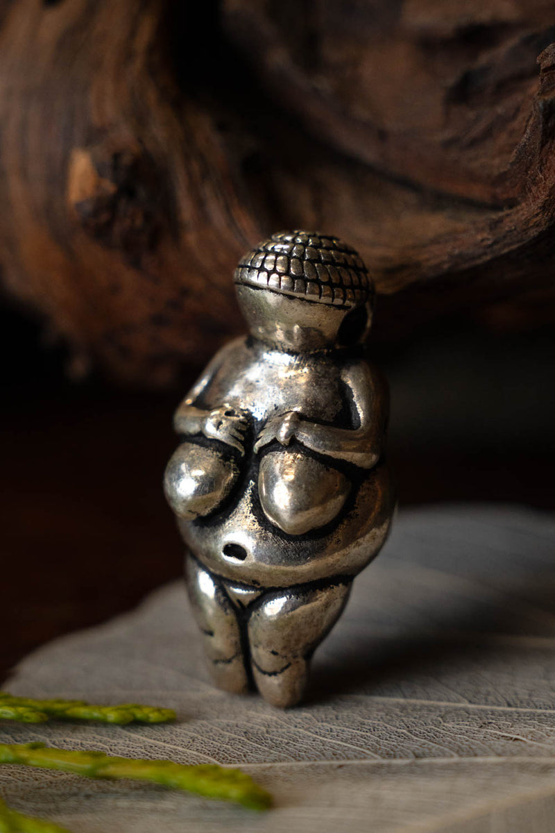 Amulette déesse mère Willendorf, argentée