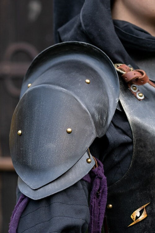 Renegade women's armour, pauldrons, 1 mm