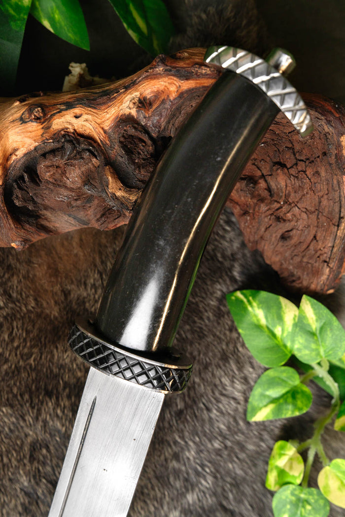 Dark short seax, semi-sharp