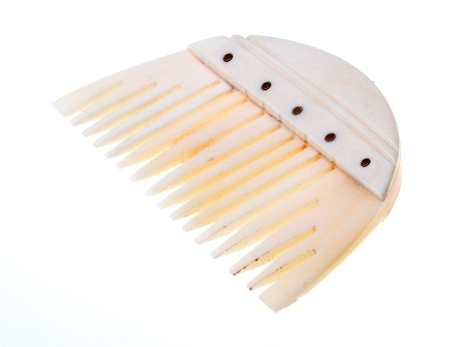 Germanic semicircular comb
