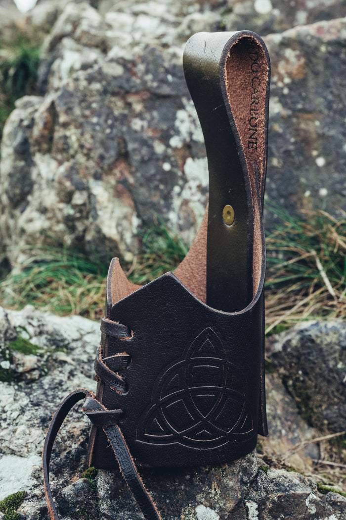 Drinking horn holder Triquetra, dark brown