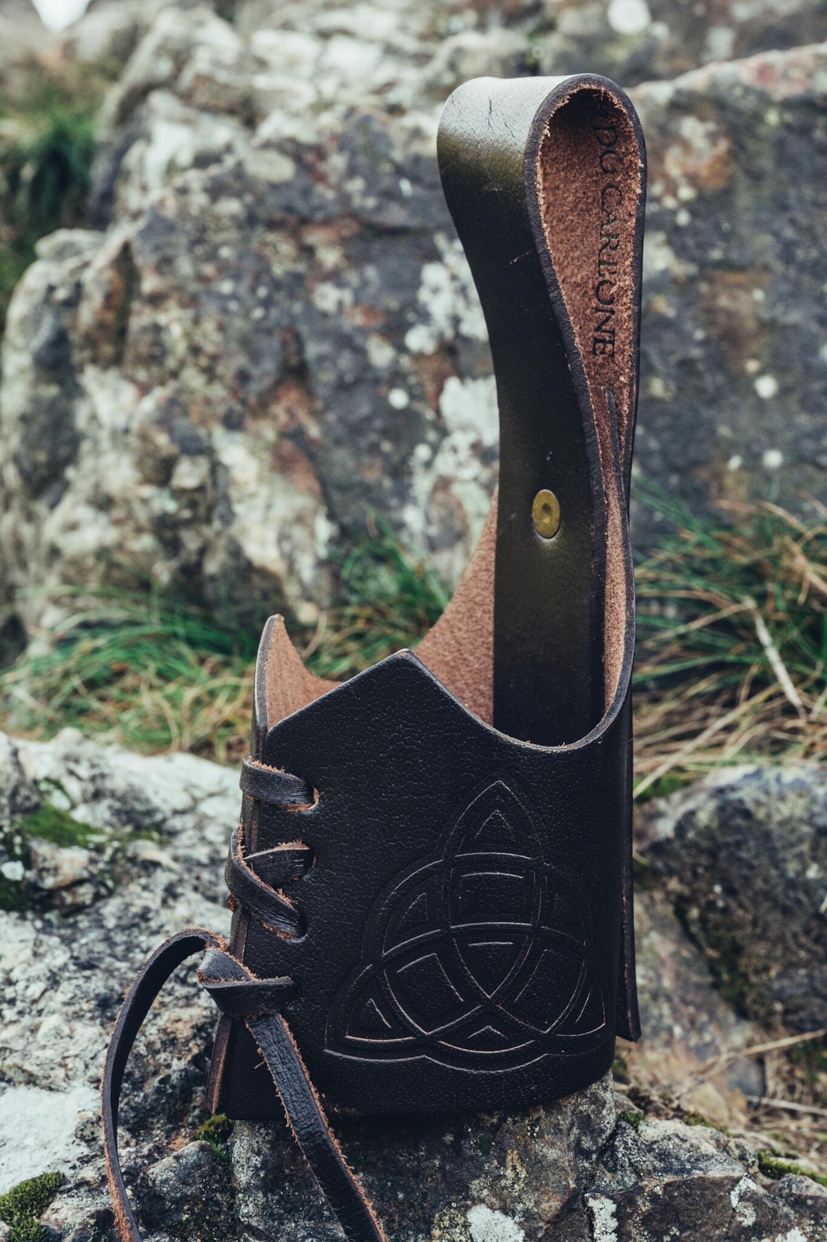 Drinking horn holder Triquetra, dark brown