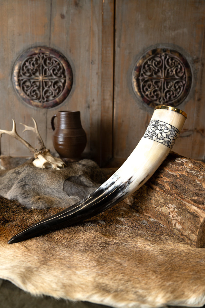 Trinkhorn Freya mit Lederhalter, 300–500 ml