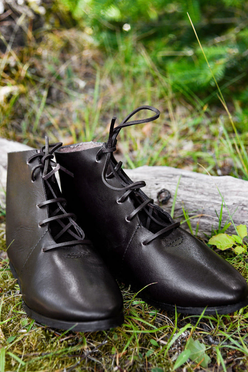 Stivaletti con chiodi, medievali, marroni