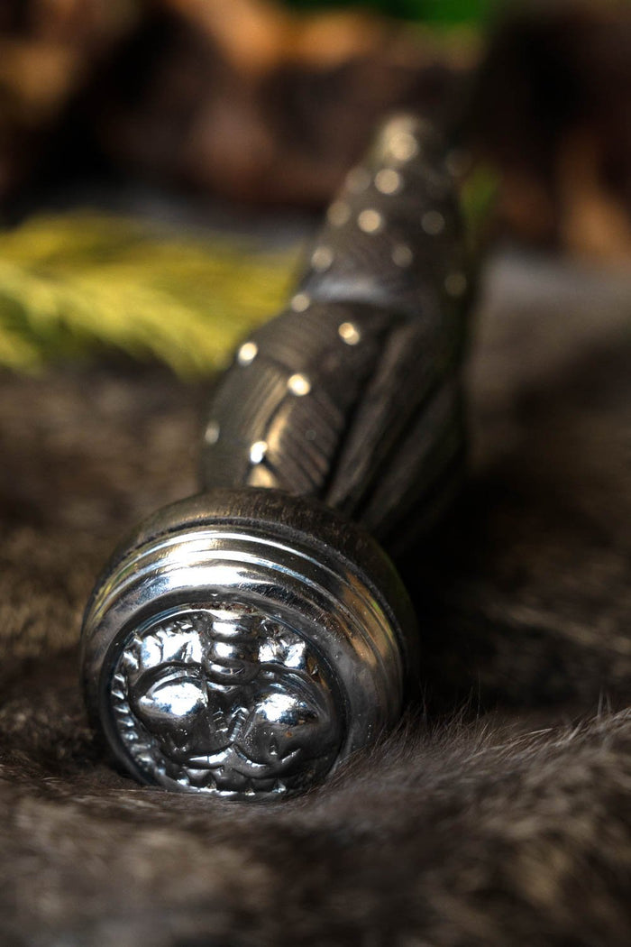 Decorated dirk, semi-sharp