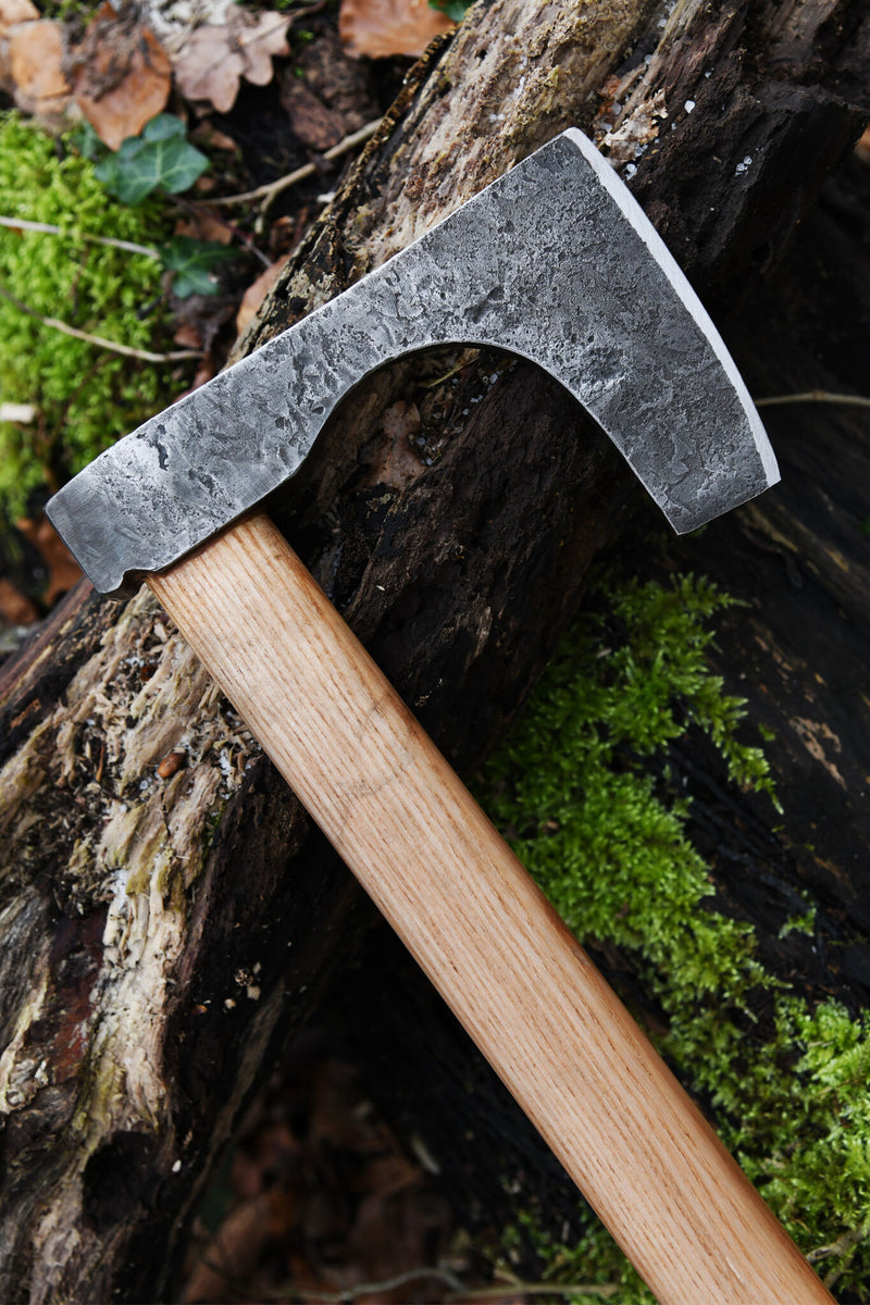 Wikiński topór, skeggox, typ C, półostry