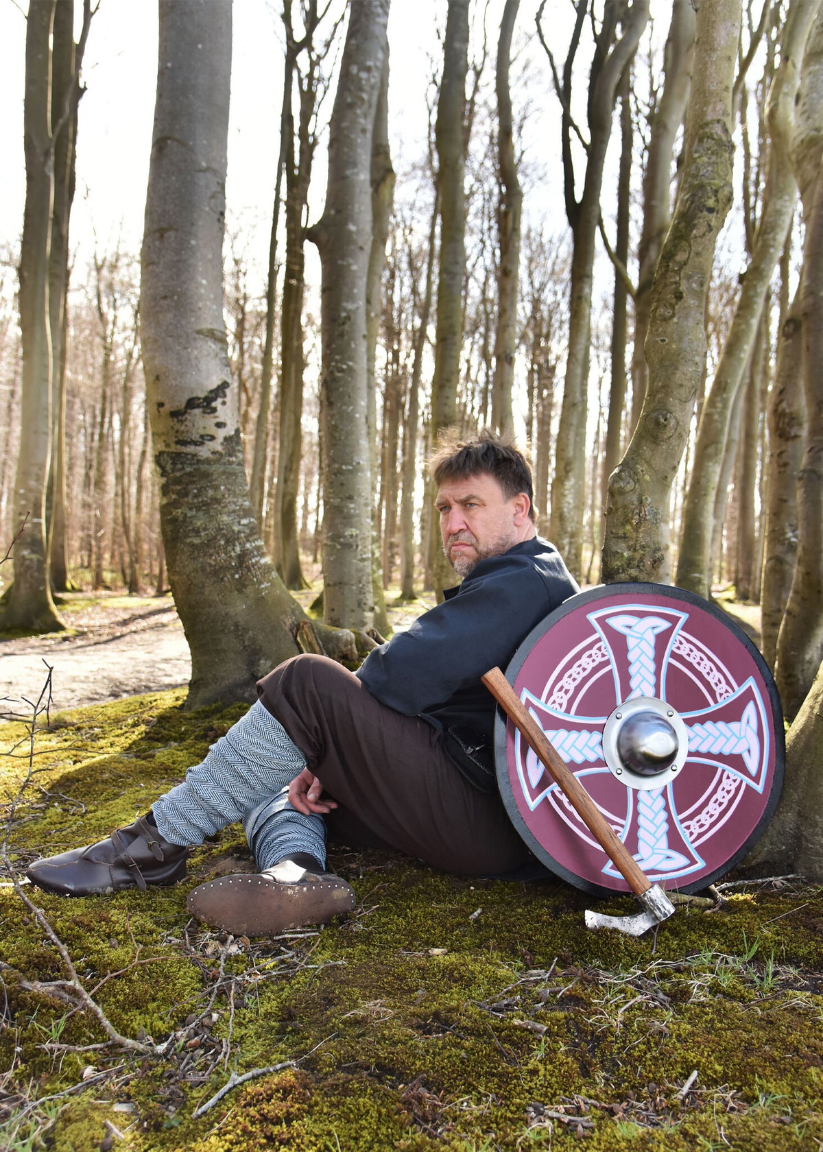 Round shield with Celtic cross