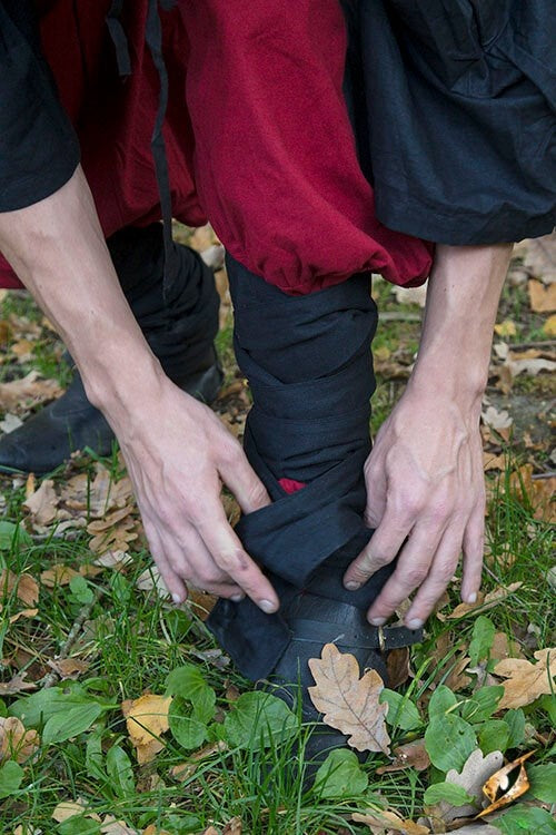 Renaissance trousers Raphael, red-black