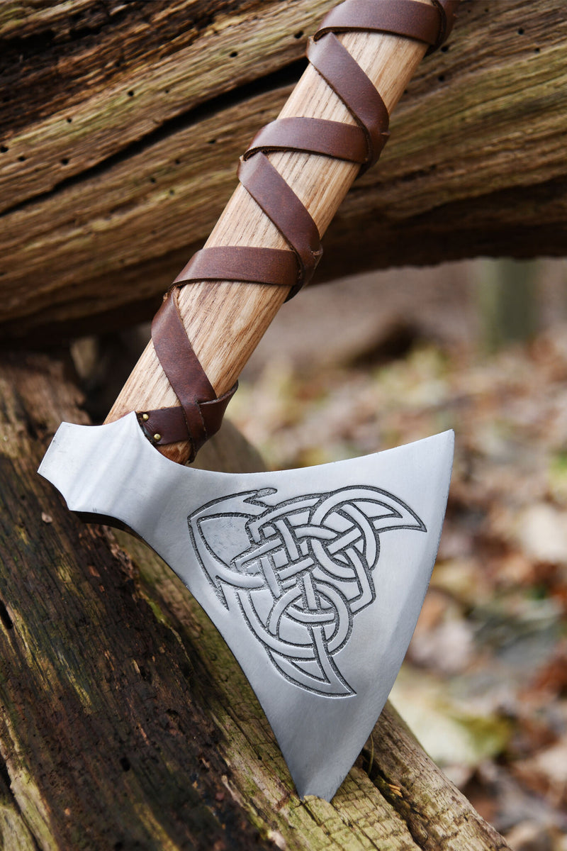 Ascia vichinga, tipo M, incisa, semi-affilata