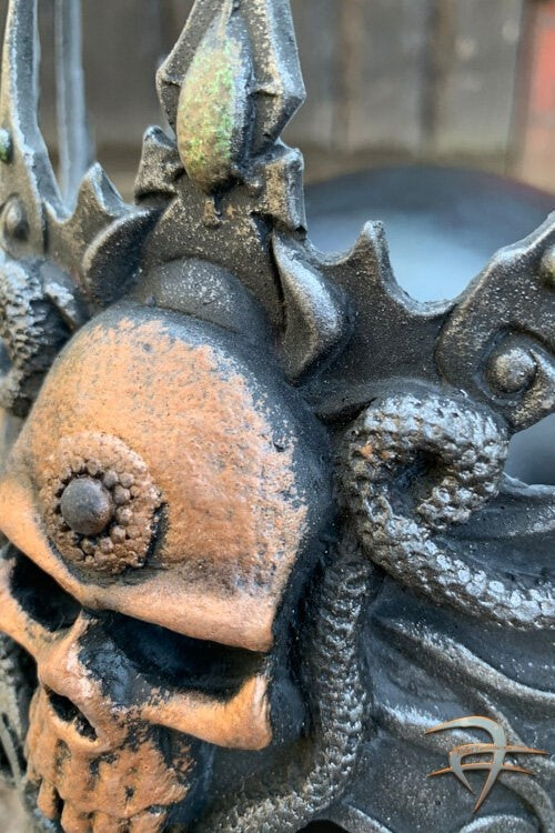 Latex tiara with skulls