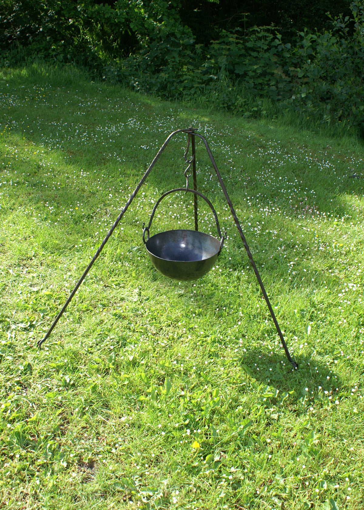 Large pan with hinge