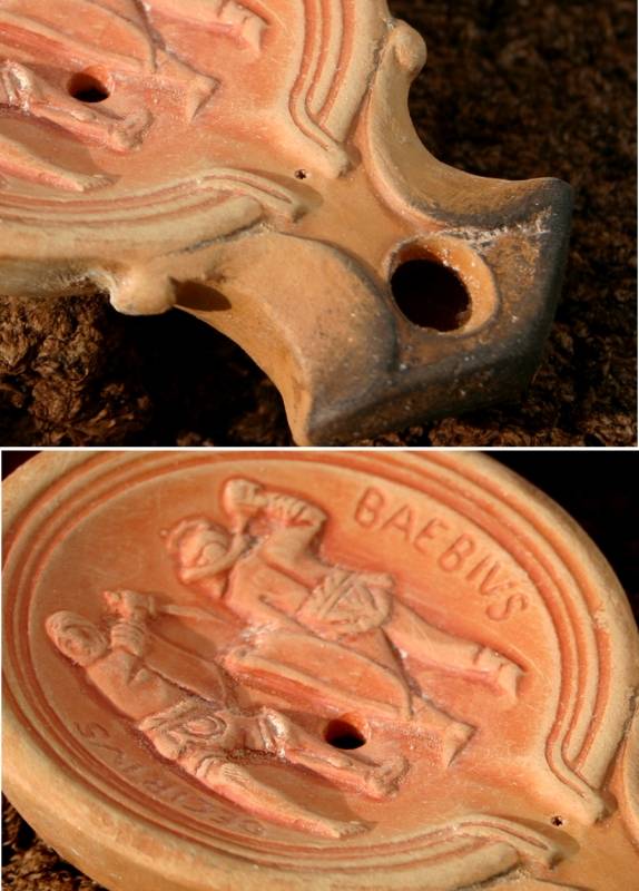 Roman oil lamp gladiator Decirivs-Bibius