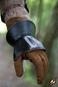 Half gauntlets, demi-gaunts, patinated, 1 mm