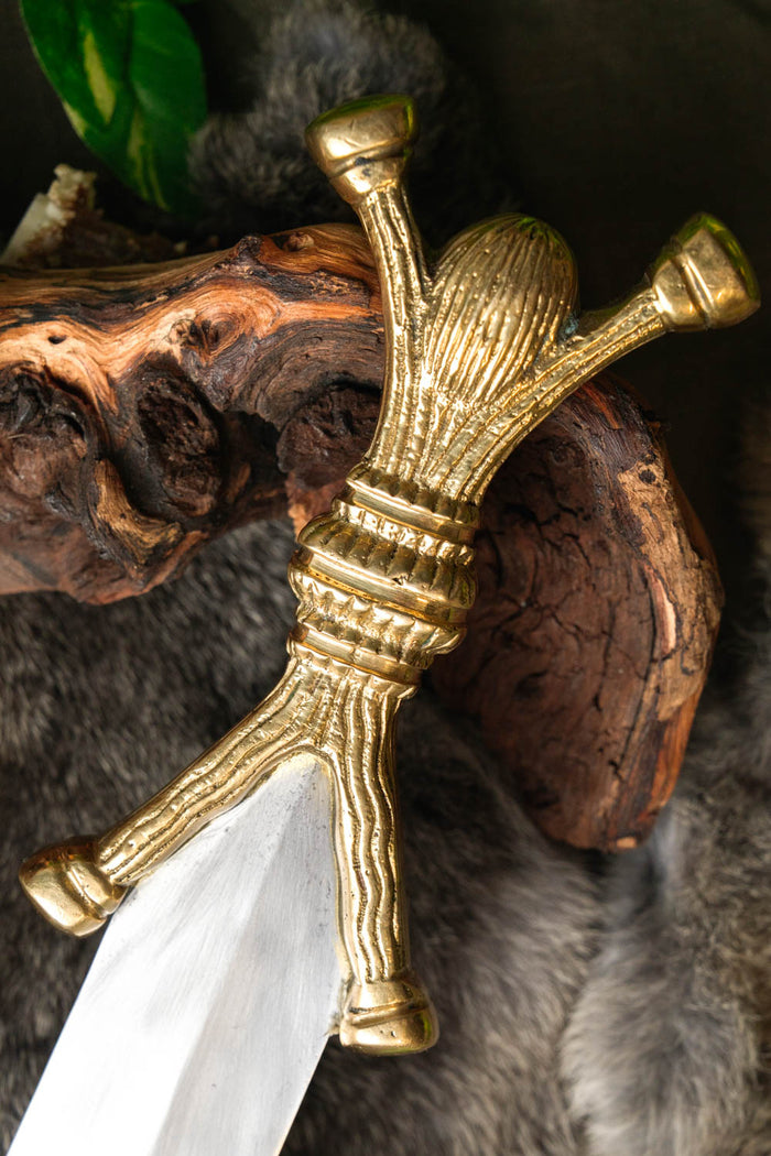 Celtic anthropomorphic dagger, semi-sharp