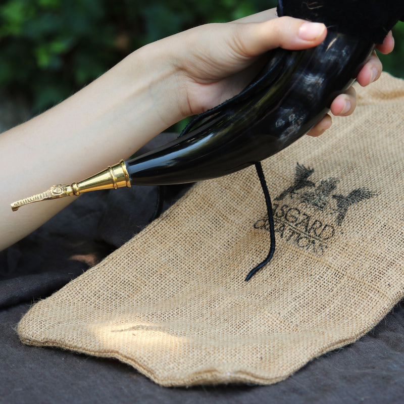 Trinkhorn Odin mit Lederhalter, 300–500 ml