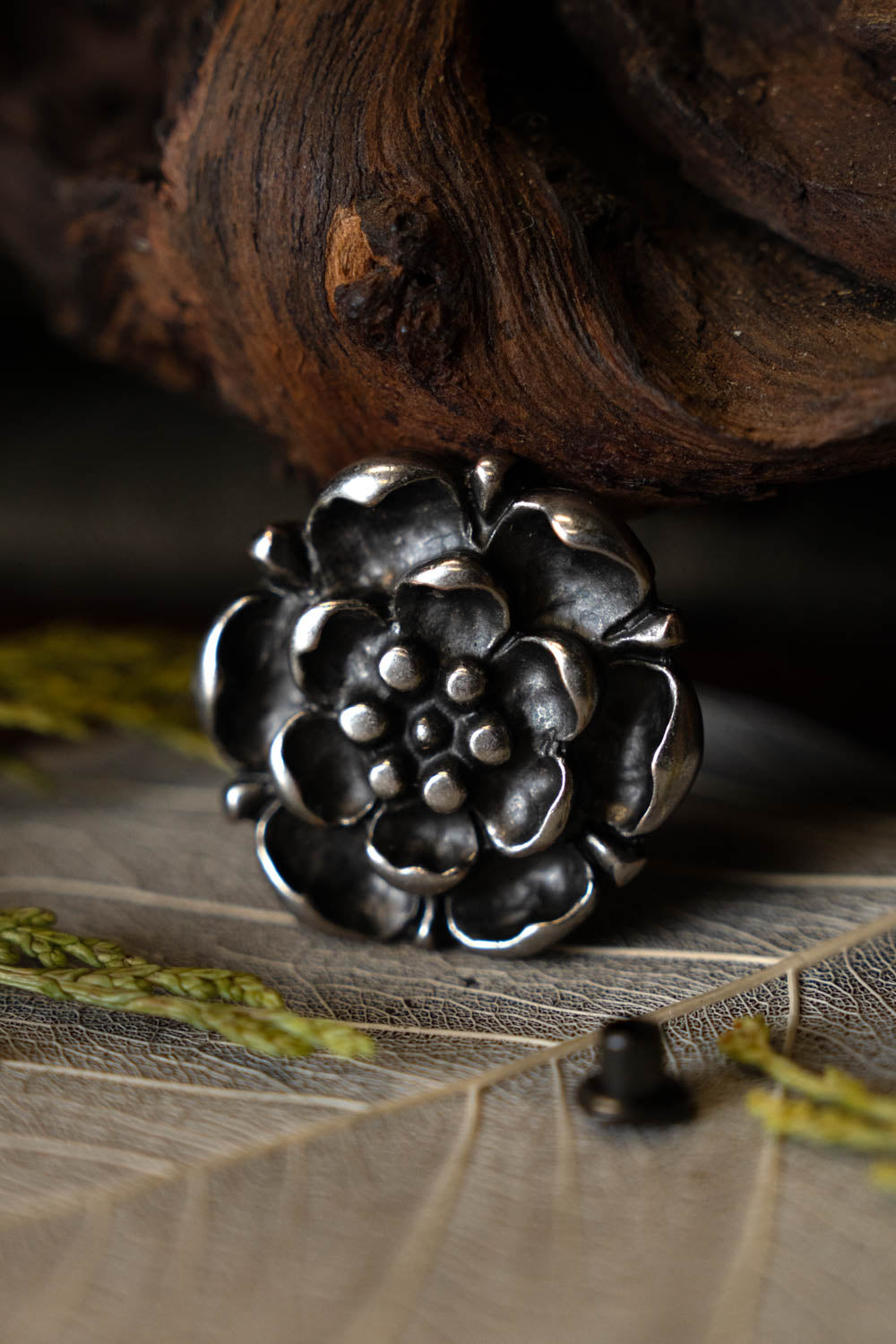 Tudor rose belt fitting (set of 5 pieces), bronze