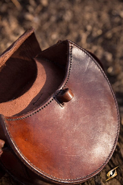 Round leather bag, brown