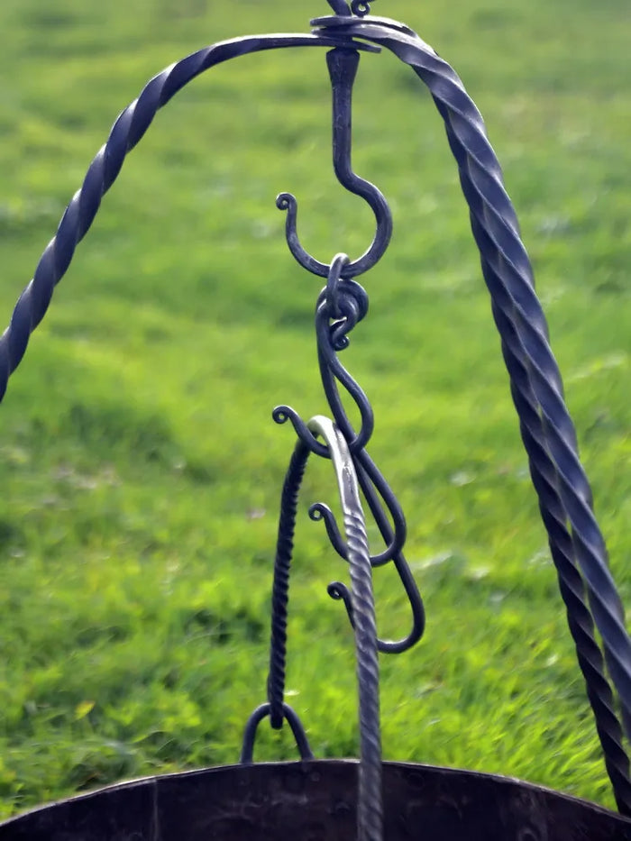 Adjustable kettle hooks