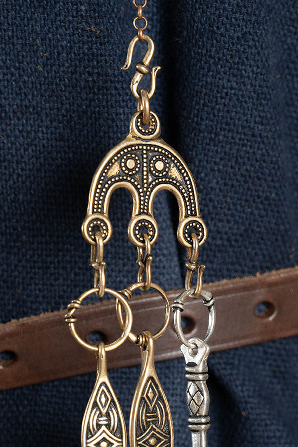 Haczyk jubilerski spiczasty, 2 × 1 cm, brąz