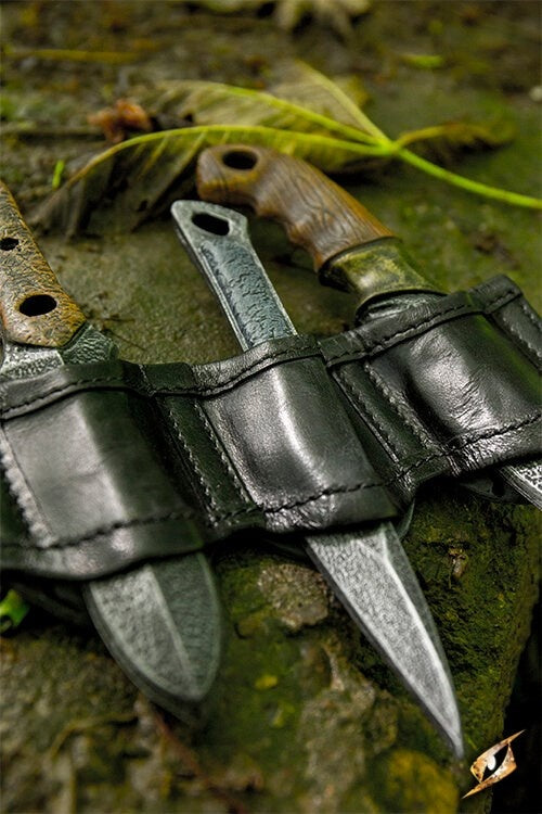 Hållare för LARP kastknivar, svart, inklusive tre knivar