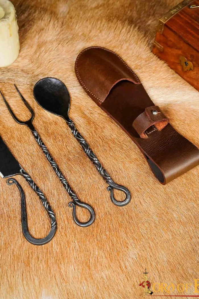 Cutlery set with sheath