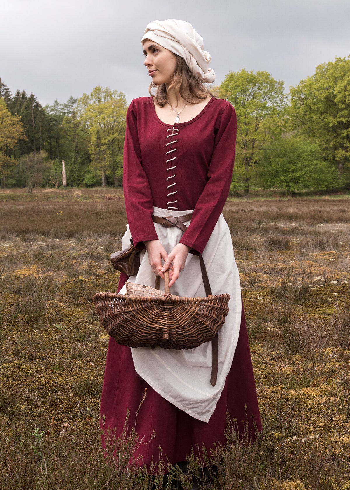 Cotehardie Christina, burgundy red
