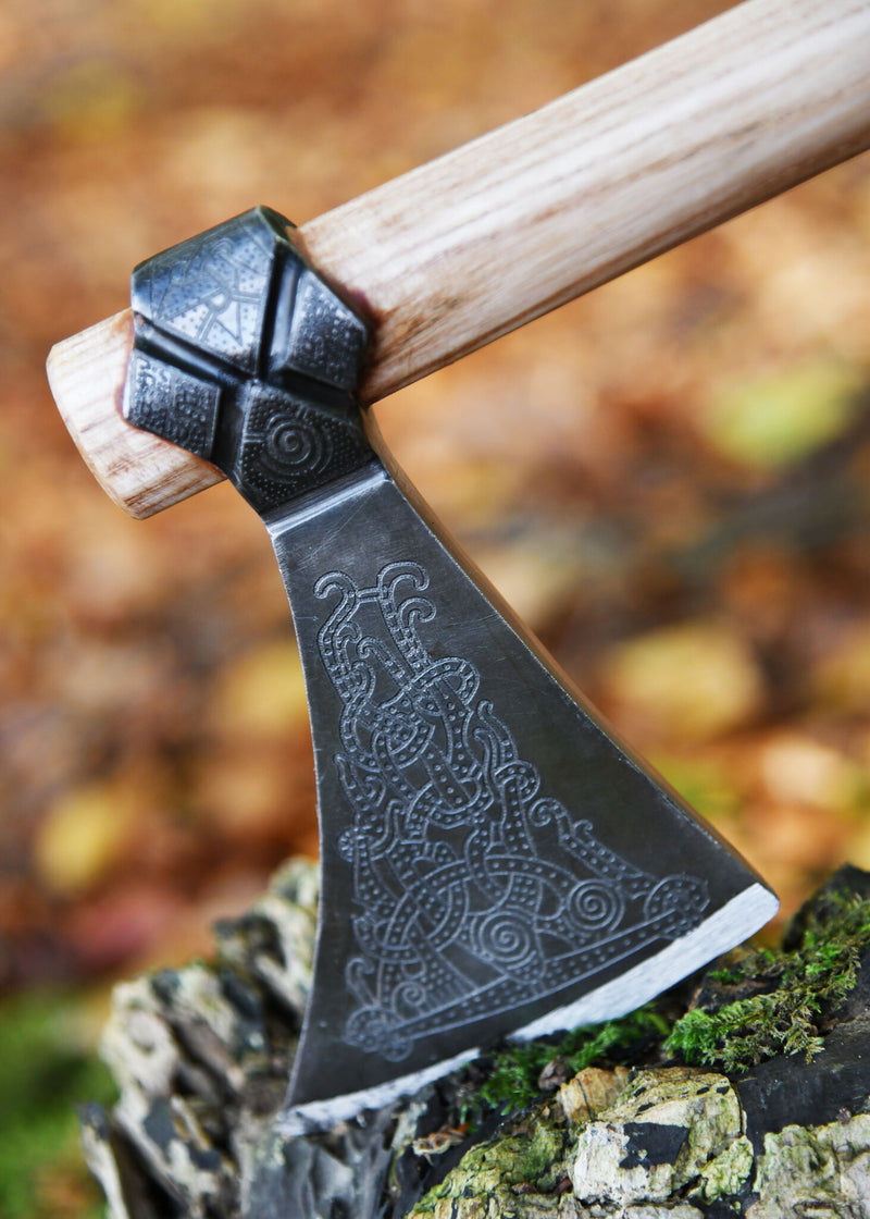 Hacha vikinga Mammen, tipo H, semi-afilada