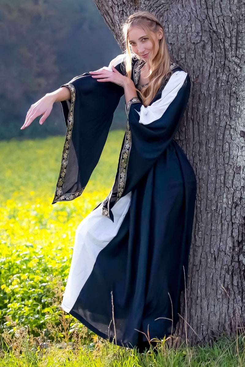 Robe noble brodée Loretta, noire