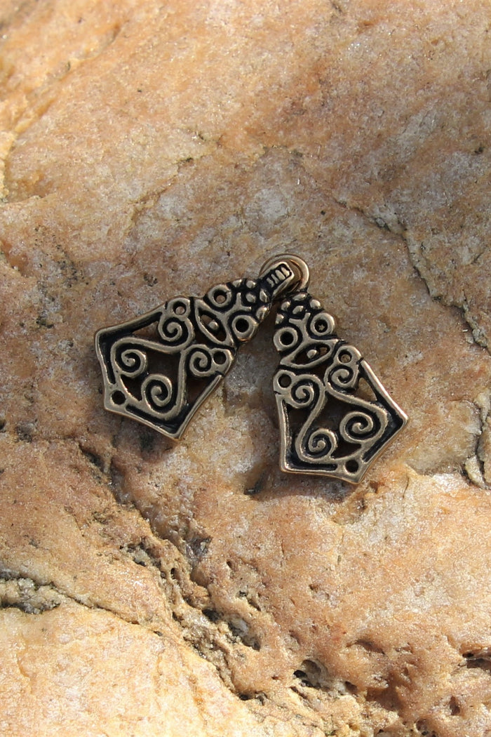 Avarian cloak clasp, bronze