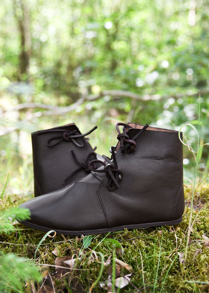 Ankle boots, 15th century, brown