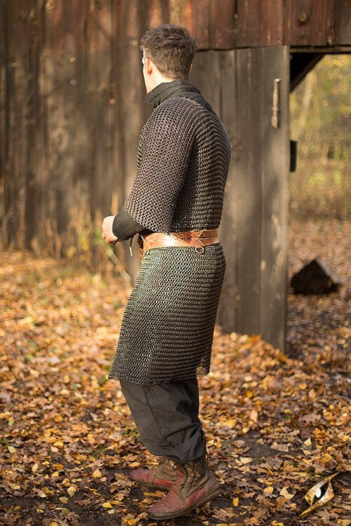 Hauberk met split, halflange mouwen, zwart, ongeklonken 9 mm