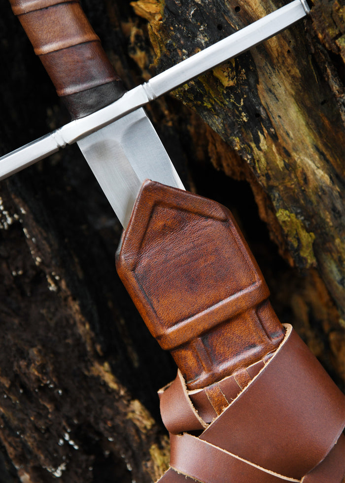 Two-handed sword with scabbard, blunt (battle-ready)