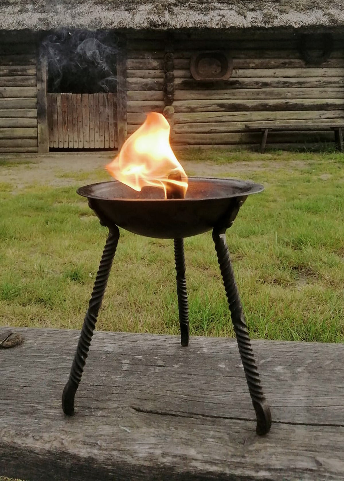 Small tripod fire bowl