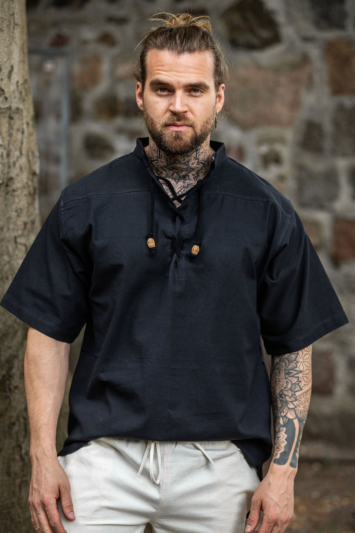 Medieval shirt with short sleeves, black
